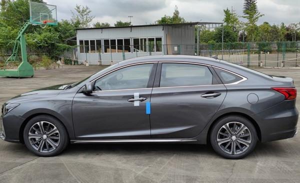 新款長安銳程CC實車圖曝光！車頭造型小改，搭載藍鯨1.5T