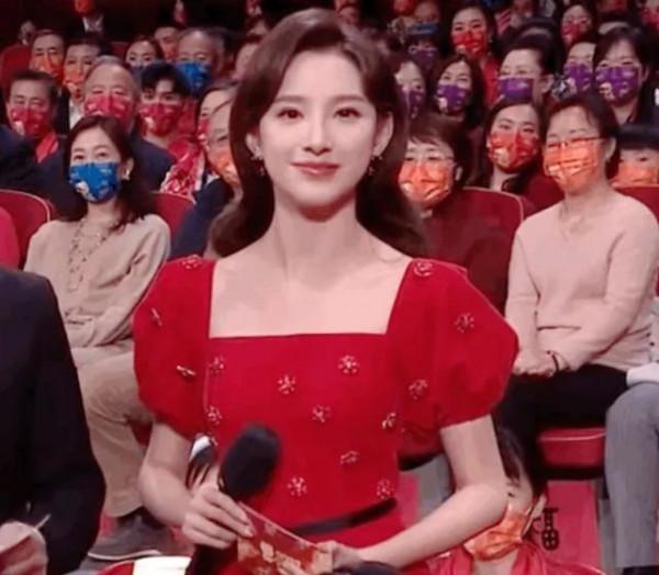 春晚李思思口紅色號普及，馬凡舒青春活潑靈動