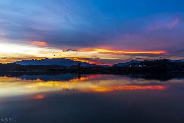 老倆口被迫住窩棚，兩個兒子卻相互推諉，老人多年前都做了什麼？