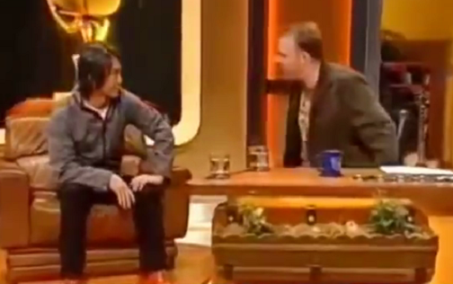 4位明星被採訪發飆:李連杰當場踹翻桌子,周星馳反應最解氣 4位明星被採訪發飆:李連杰當場踹翻桌子,周星馳反應最解氣