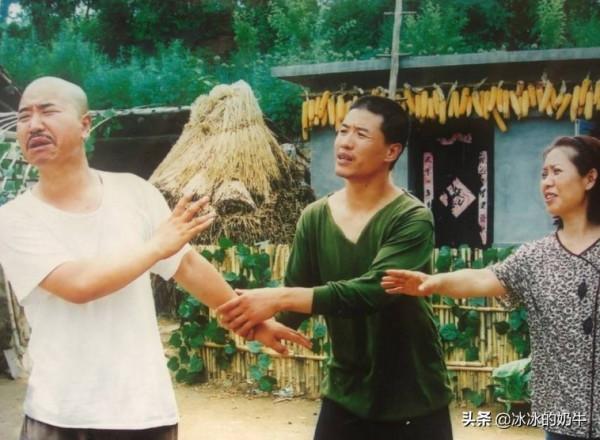 原版趙四的女兒曬照闢謠，說他們一家人和趙本山關係很好