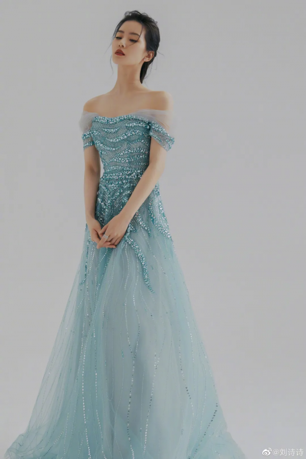 劉詩詩的煙燻妝殺瘋了?這就是人間黑天鵝吧 劉詩詩的煙燻妝殺瘋了?這就是人間黑天鵝吧