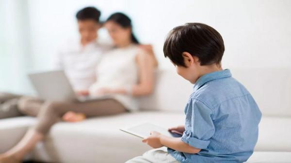 &OpenCurlyDoubleQuote;媽媽，為什麼我不能玩手機？&rdquo;這位母親的回答堪稱人生教科書