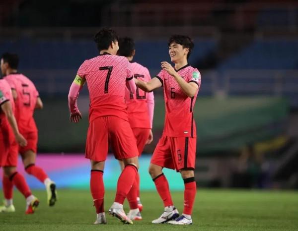 韓國隊雖然戰勝敘利亞,但他們想要晉級世界盃正賽依然十分困難 韓國隊雖然戰勝敘利亞,但他們想要晉級世界盃正賽依然十分困難