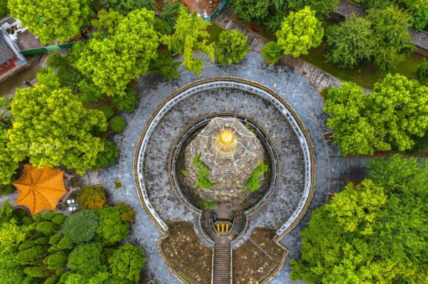 湖北荊州有一神秘寶塔，下陷7.29米，是全國僅有的“地下寶塔”