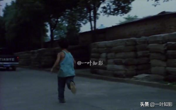 6歲男孩竟然能把雞練得比狗還聽話,能飛天,能治病,催淚國產片 6歲男孩竟然能把雞練得比狗還聽話,能飛天,能治病,催淚國產片