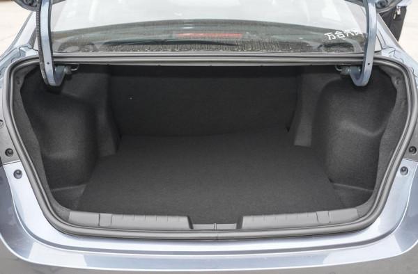 配1&period;5L發動機&plus;CVT變速箱，百公里油耗6&period;9L，艾瑞澤GX怎麼樣？