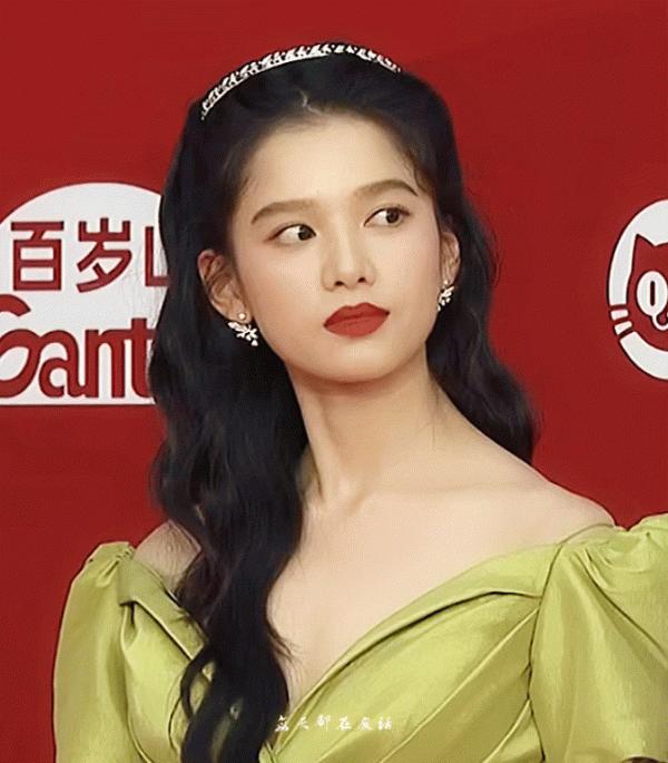 北影節女星比美：鞏俐霸氣，佟麗婭油膩，沒作品的baby氣場弱爆了