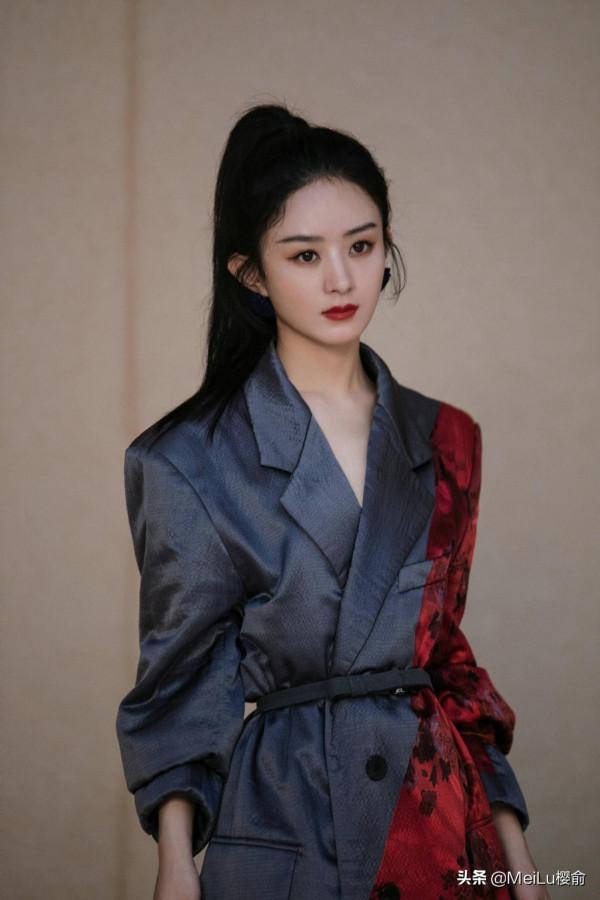 趙麗穎笑起來超級甜，不僅清新還很時髦，你心動了嗎