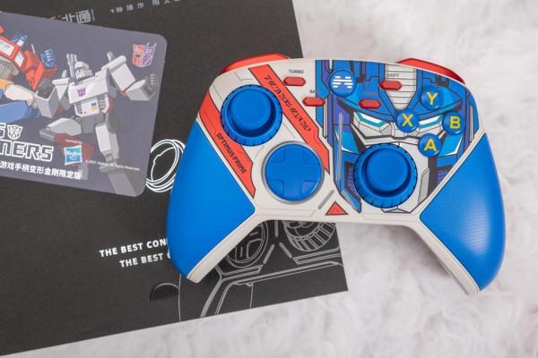 北通推變形金剛遊戲手柄限定版，再現塞伯坦的英雄史詩