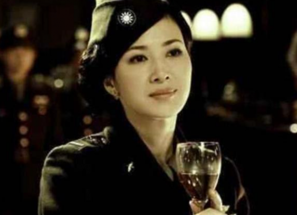 女特務潛伏西北三十年，為隱藏身份嫁給一農民，生兒育女生活30年