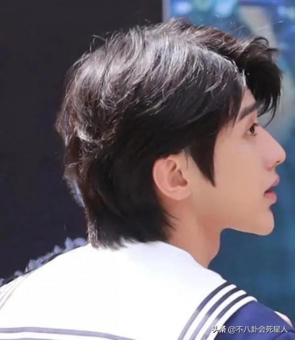 明星動下巴千奇百怪，李小璐又尖又翹，孫菲菲不願照鏡子