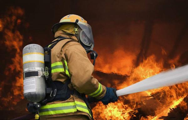 現在高樓都是由鋼筋混凝土修建，失火時，為何蔓延速度依舊很快？