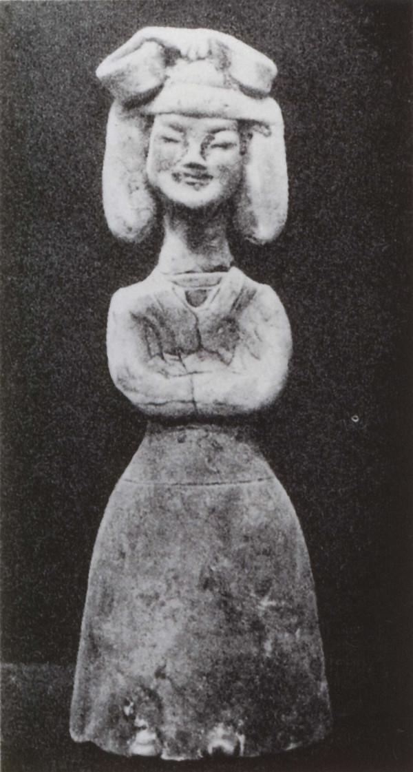 薄透時尚美,裙長身姿秀!六朝女性很敢穿 薄透時尚美,裙長身姿秀!六朝女性很敢穿