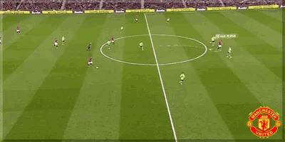 范佩西的凌空是前鋒綜合素質的體現，很多前鋒根本跑不到他的位置