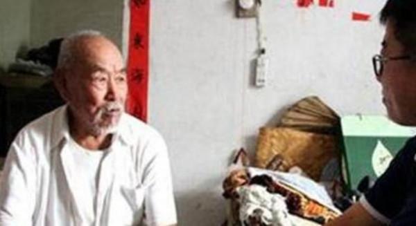 山東老人信守諾言,為抗日無名英雄守墓長達74年,92歲時奇蹟出現 山東老人信守諾言,為抗日無名英雄守墓長達74年,92歲時奇蹟出現