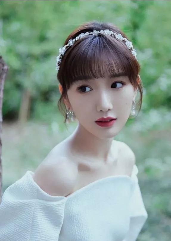 毛曉彤美照一冊，欣賞