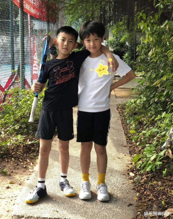 李亦航長大了，曾上《爸爸去哪兒》，今10歲愈發帥氣