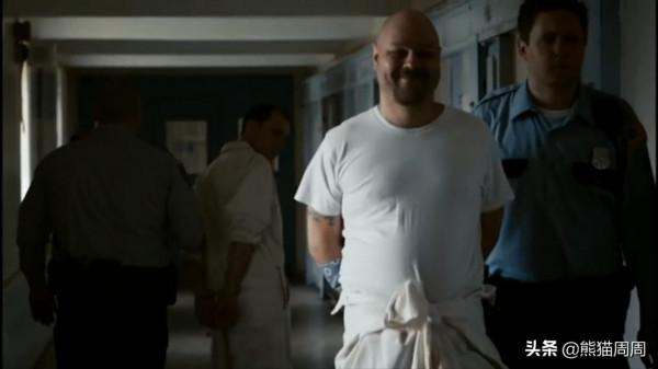 高智商的犯人，只靠報紙和毛毯，居然成功越獄，越獄真實事件