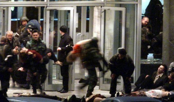 2016年為了英雄，普京低下頭和敵人談判，最後用6名俘虜換回遺體