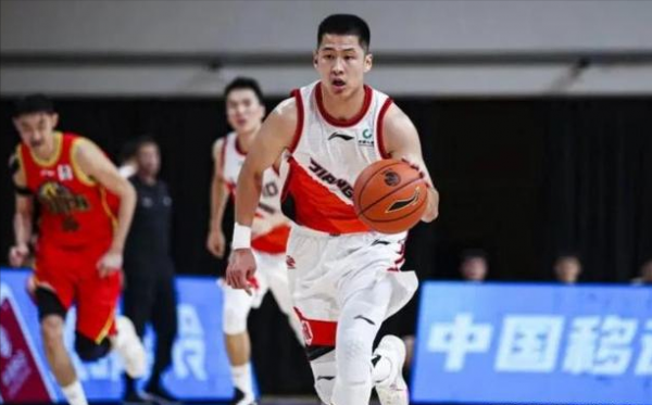 李楠帥位穩了！選秀又淘到寶，新人首秀20分9籃板，媲美鄭祺龍