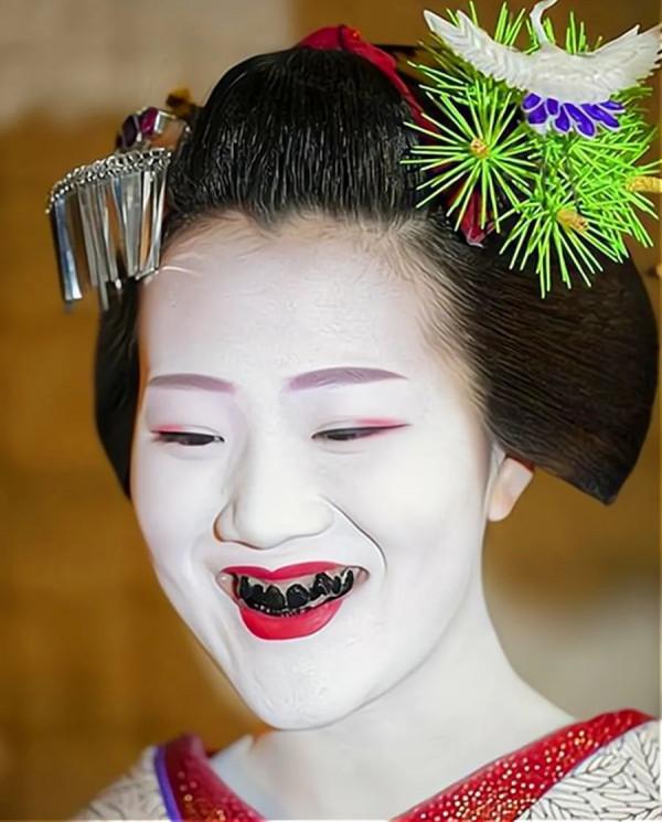 日本女人為什麼喜歡把牙齒染成黑色