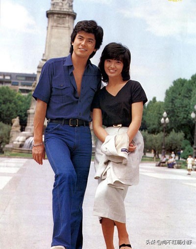 山口百惠的&OpenCurlyDoubleQuote;秀雅&rdquo;藏不住，穿素衣驚豔時光，晚年依舊端莊優雅