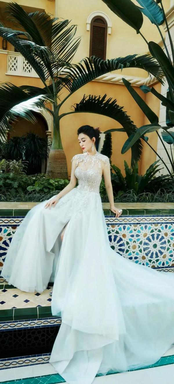 明星 李小冉 魅力無限，笑容迷人