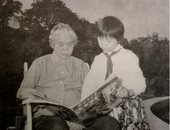 76年毛主席病重，賀子珍從電視上得知後給女兒打電話：去看看爸爸