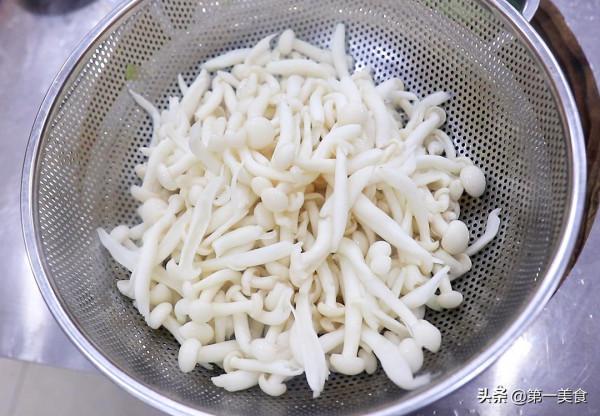 白玉菇怎麼做最美味?廚師長教你烹飪技巧,鮮嫩爽滑,香辣入味 白玉菇怎麼做最美味?廚師長教你烹飪技巧,鮮嫩爽滑,香辣入味