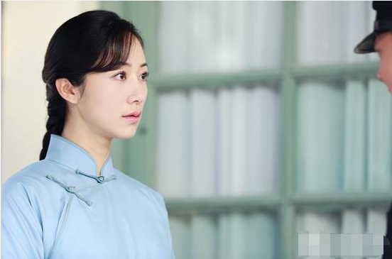 女學生別硬演！強裝嫩的比紅燒肉還油膩，有人卻似清泉，美了歲月
