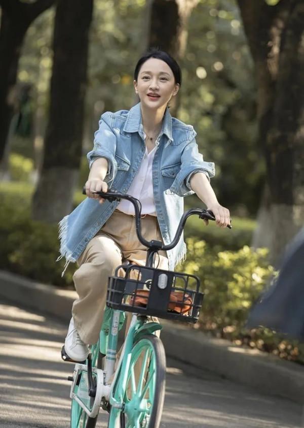 超全!我把周迅在《小敏家》裡的穿搭都扒出來了,還採訪了她的造型師 超全!我把周迅在《小敏家》裡的穿搭都扒出來了,還採訪了她的造型師