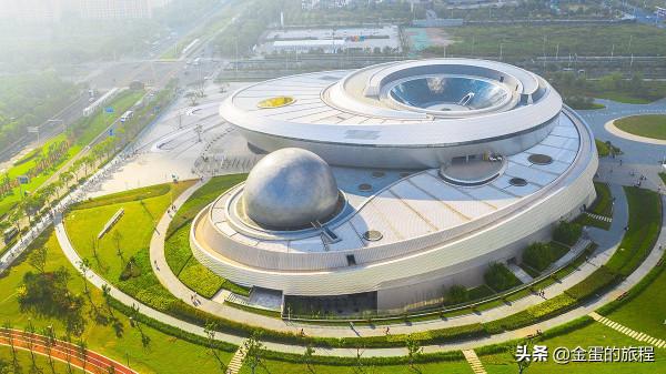 上海第二大人工湖“滴水湖”，原來是鹹水的，上海夢幻造城的傑作