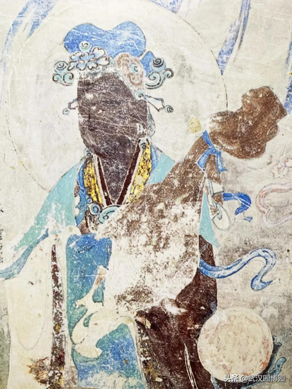 千年敦煌壁畫裡，藏著你的深秋時尚指南