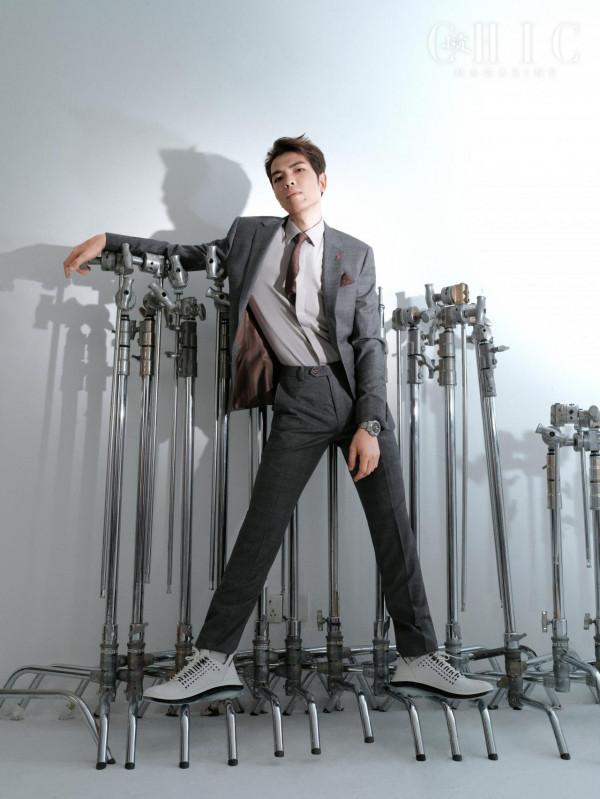 雨神魅力 席捲腕間蕭敬騰佩戴ORIENT東方雙獅腕錶拍攝雜誌大片 雨神魅力 席捲腕間蕭敬騰佩戴ORIENT東方雙獅腕錶拍攝雜誌大片