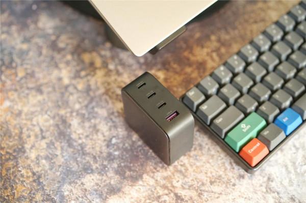 綠聯100W氮化鎵體驗：100W大功率，四口快充，一頭餵飽數碼全家桶