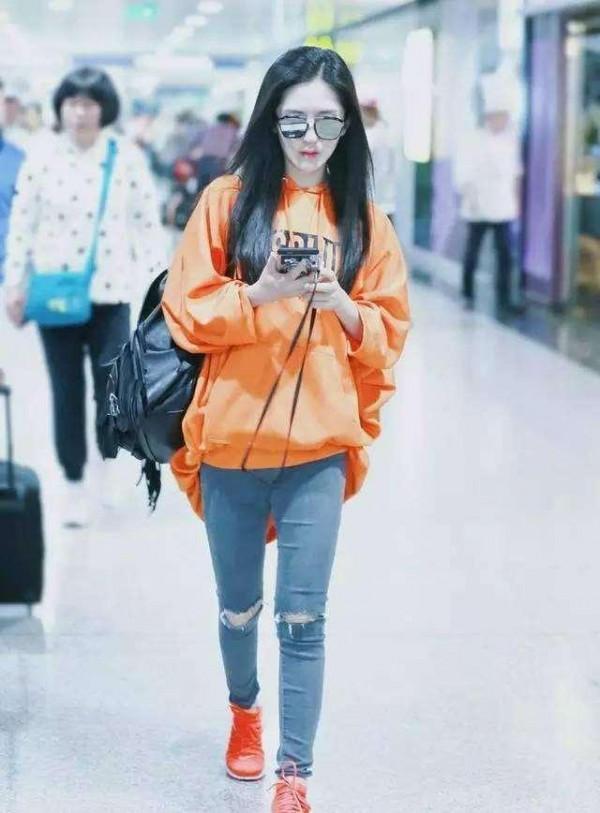 正經起來的謝娜真的美，西裝革履幹練大氣，成功擺脫“瘋癲娜”