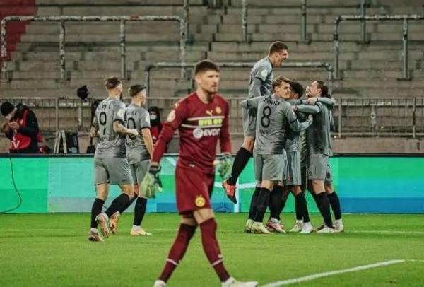 1：2爆冷32年首敗！4億豪華陣容恥辱一戰，對手全隊身價不到2千萬