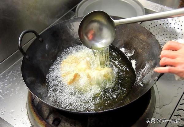 鱸魚別再蒸著吃了,廚師長教你新吃法,一炸一澆汁,外酥裡嫩 鱸魚別再蒸著吃了,廚師長教你新吃法,一炸一澆汁,外酥裡嫩