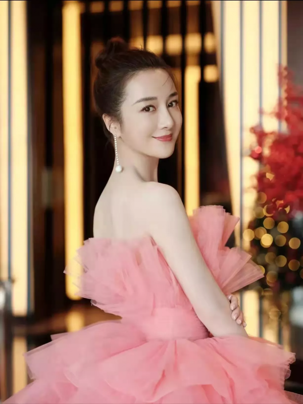 李依曉：甜美高畫質美照