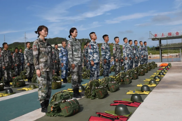 身高175的軍校女神,來自三軍儀仗隊 身高175的軍校女神,來自三軍儀仗隊