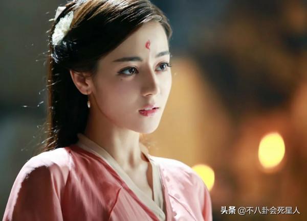 被“齊劉海”坑過的女星們,明明是美豔大氣,有劉海就成土氣小妹 被“齊劉海”坑過的女星們,明明是美豔大氣,有劉海就成土氣小妹