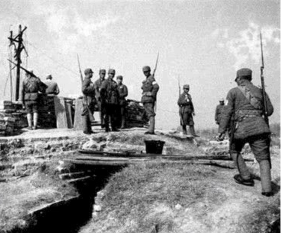 八千虎賁軍血戰三萬鬼子，師長卻被蔣介石逮捕，原因：戰場抗命