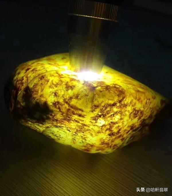 玉雕師的心中最愛——大馬坎翡翠原石,為巧雕首選 玉雕師的心中最愛——大馬坎翡翠原石,為巧雕首選