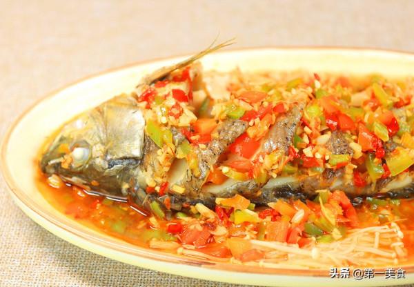 蒸魚千萬別隻放鹽和料酒,廚師長教你正確做法,鮮嫩多汁又香辣 蒸魚千萬別隻放鹽和料酒,廚師長教你正確做法,鮮嫩多汁又香辣