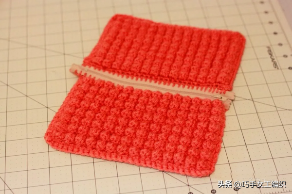 舊衣褲的拉鍊剪下來後，用鉤針戳一圈就有無數的收納