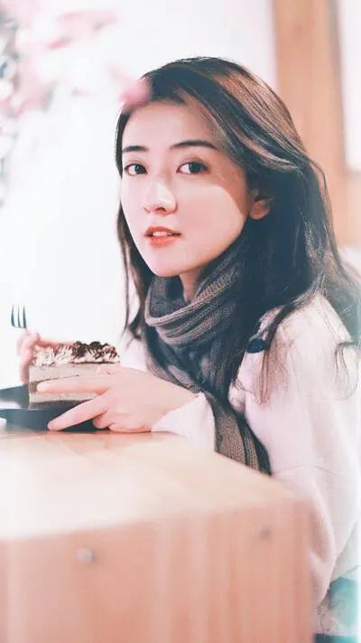 梁潔：甜美靚麗