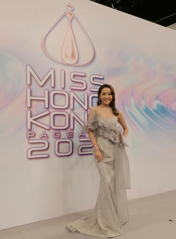 向華強的侄女雖然臉蛋很溫柔,但卻帶著高階氣質,感覺並不簡單 向華強的侄女雖然臉蛋很溫柔,但卻帶著高階氣質,感覺並不簡單