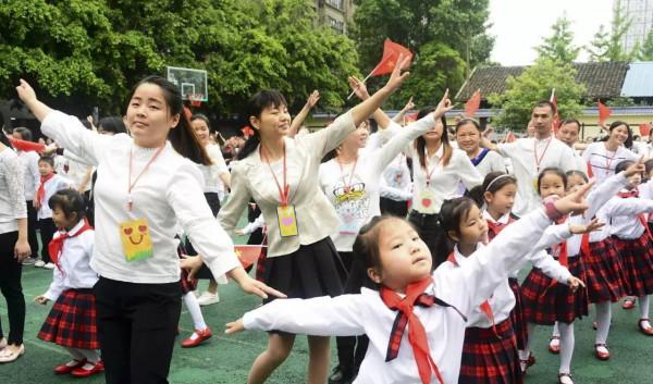 學校紅領巾變“綠領巾”?很多網友不理解 學校紅領巾變“綠領巾”?很多網友不理解