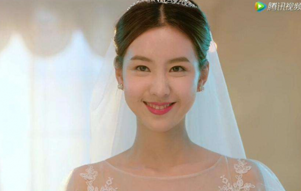 一做表情就幻滅的美女明星：迪麗熱巴顯油膩，baby活在靜態圖裡